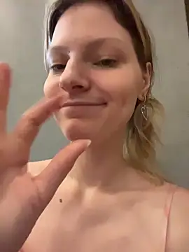maryhiggins (F young) - Playing with pussy