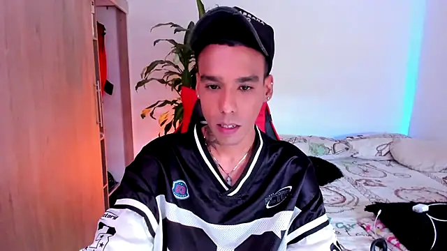 Damianwhite live cam on StripChat
