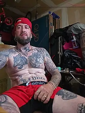 beardedtattood (Ask my age) - Get me naked and in my bedroom 😈