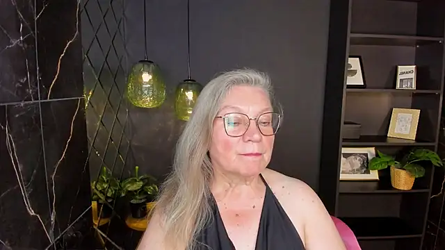 NataliMellow live cam on StripChat