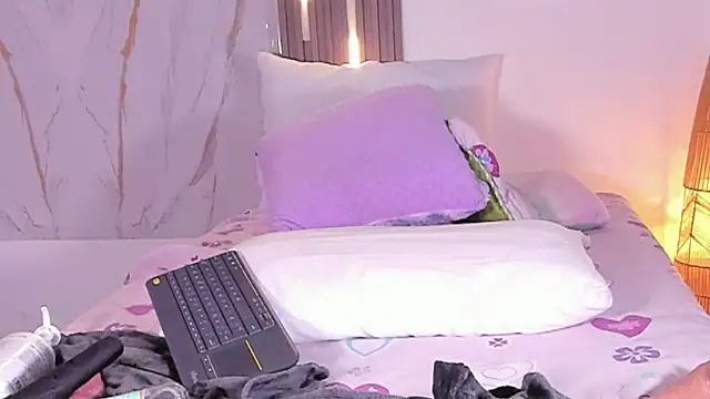 mia_six66 live webcam show