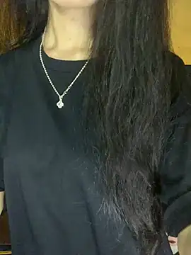 Nhinhi18 live webcam show