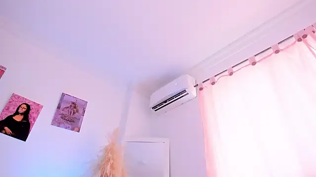 AMAIAA_LOVE live cam on StripChat