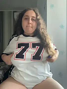 CurlyMaddie live webcam show