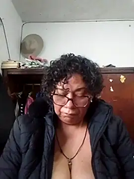Pupi-Lanegra live cam on StripChat