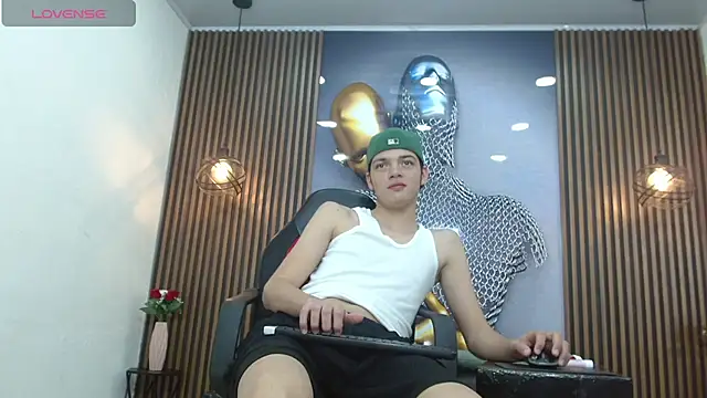 AlejoBussnek live sex cam