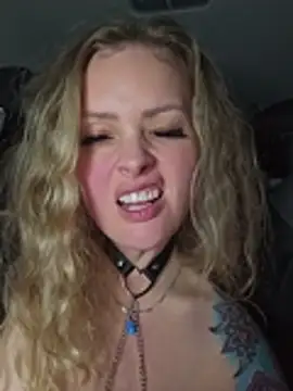 bridgette03 (F milf) - Tits OUT! 🍒