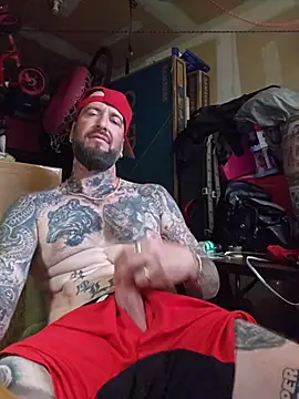 beardedtattood (Ask my age) - Get me naked and in my bedroom 😈