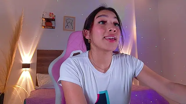 _Emmakiss_ live cam on StripChat