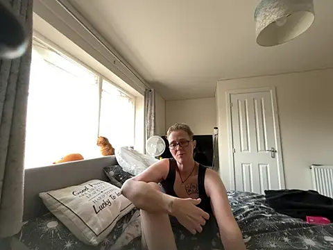 Curvy-Jinx live webcam show