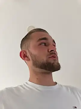 Benjamiinlt live webcam show