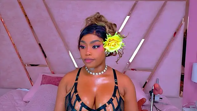 TiannahGlow live webcam show