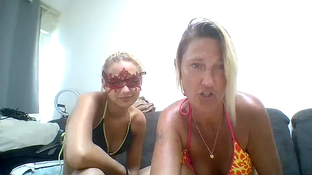 JeuneCharme1 live webcam show