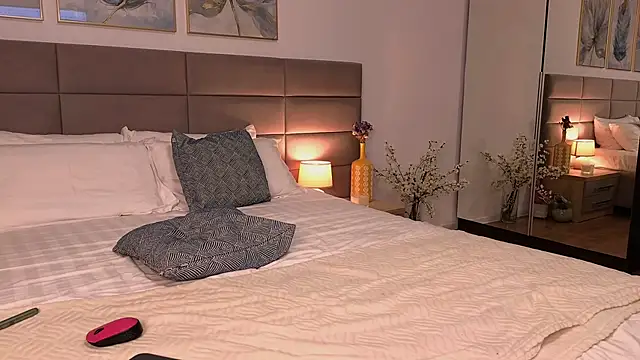 MayaCroft live webcam show