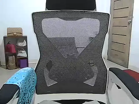 XxSensationSelena18 webcam