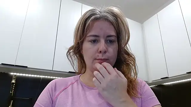 HazelSkyesChat webcam