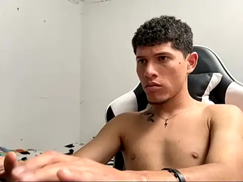 Edward_2709 live cam on StripChat