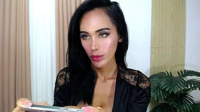 HeavenlyStarlight live cam on StripChat