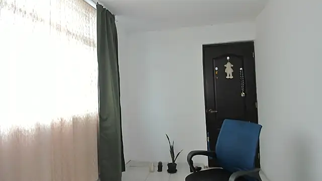 Lucia_Fuster live cam on StripChat