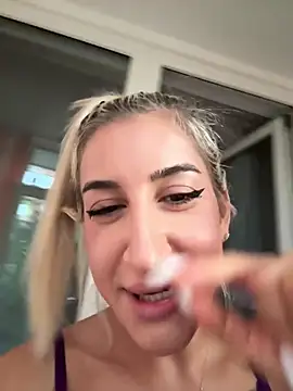 CarlaDesire live webcam show