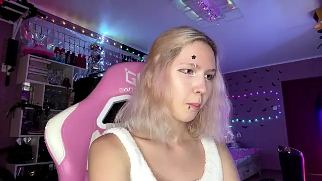 lonely_bunny live cam on StripChat