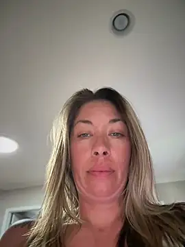 MiraKisss live webcam show