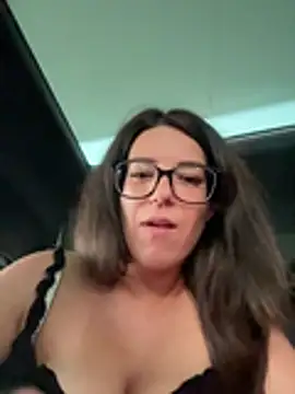 NadiraNoor webcam