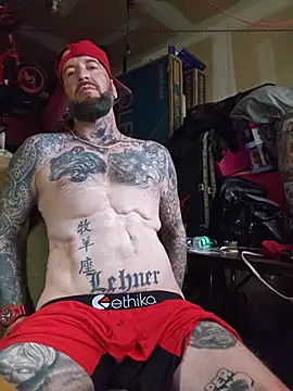 beardedtattood (Ask my age) - Get me naked