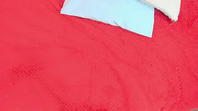 mask_red_girl webcam