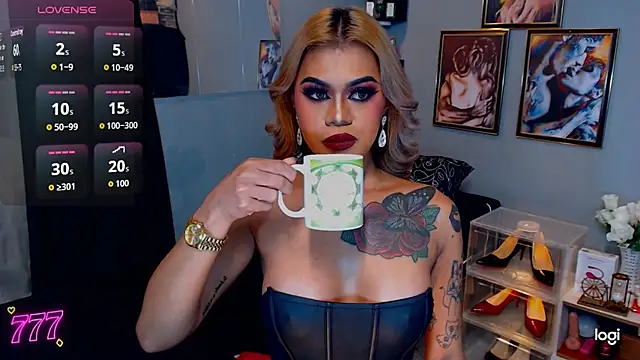 StellaStrong30 live cam on StripChat