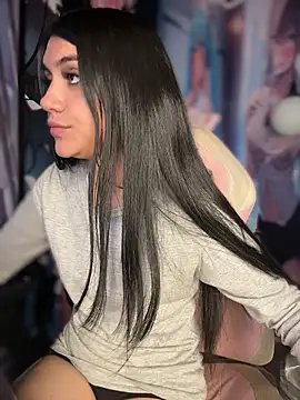nicolle_quiintero - Nicolle_Quiintero's free webcam - UK Sex Cams