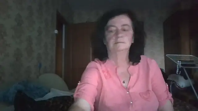 GypsiQueen2 live cam on StripChat