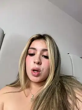 Cloee_Rainbow1 live webcam show