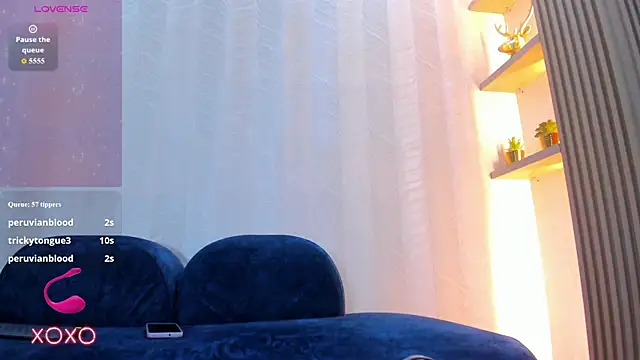 Naomii_Viper live cam on StripChat