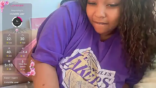yourmommysilk (F young) - shirt off !!!!