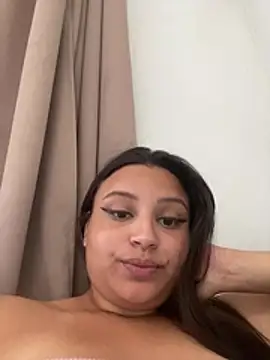 julia_moreira webcam