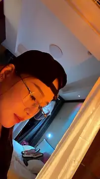 momoli60 live webcam show