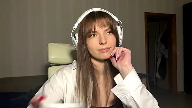 LorinaSpero live cam on StripChat