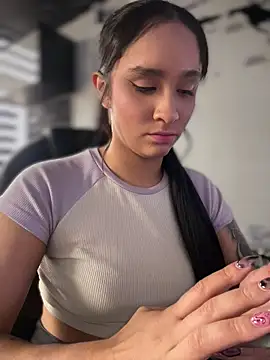 Isabella-Teen live webcam show