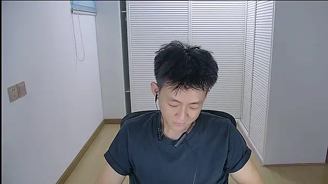 a1102683782 (M young) - 求阔！