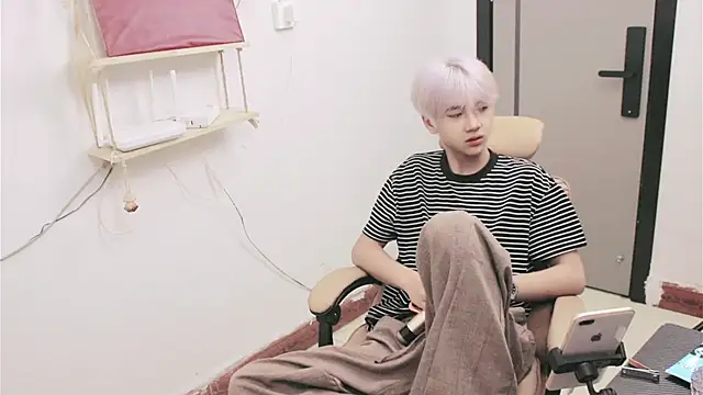 vip-77 (M twink) - 震动大爆射