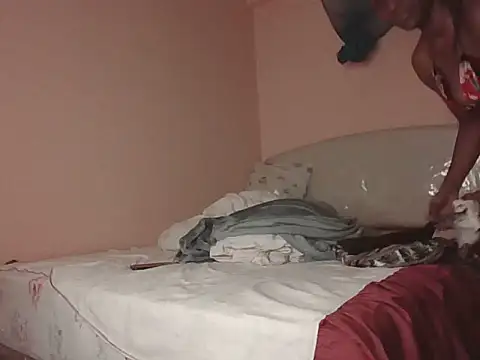 pinky-lips webcam