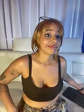 LeylaKnox webcam