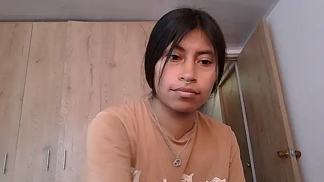 Pocahontas_Honey webcam