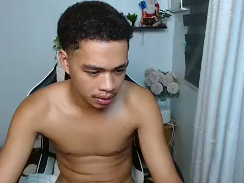 curlyasian_njxx live cam on StripChat