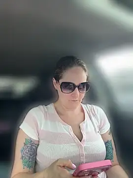 lolabunny9 (F milf) - Toys ON. Buzz my clit make me cum