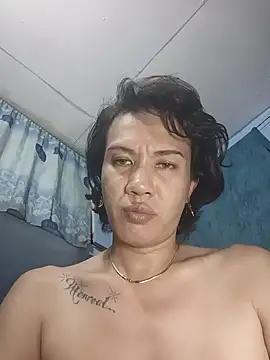 manilafoxts live cam on StripChat