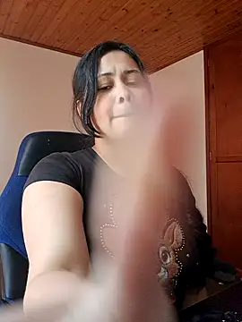 Alessandraa- live cam on StripChat