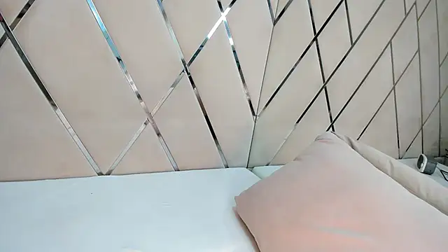 CarolBarker live cam on StripChat