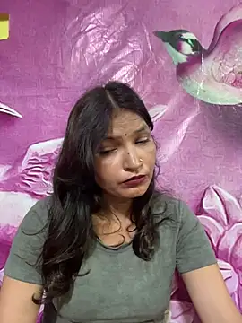 Priyaa_1433 live cam on StripChat